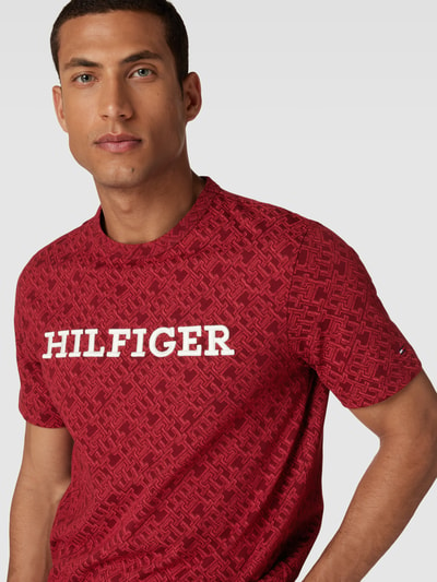 Tommy Hilfiger Regular Fit T-Shirt mit Logo-Muster Dunkelrot 3