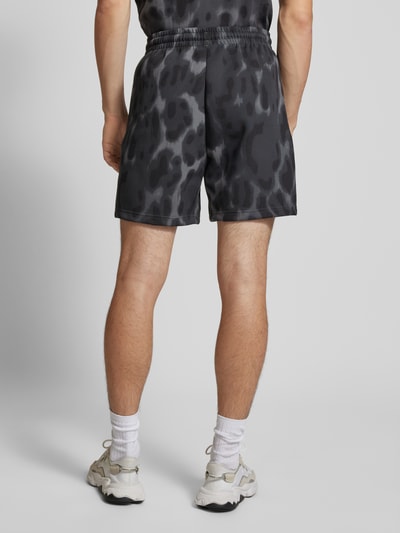 ADIDAS SPORTSWEAR Sweatshorts mit Label-Print Modell 'GRESIX' Dunkelgrau 5