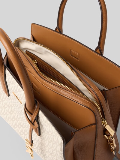Productfoto, Handtasche aus Leder mit Logo-Muster Modell 'LAILA' van MICHAEL Michael Kors, echt leer, ritssluiting, beige/bruin, labelapplicatie, draagband, schouderband, breedte 34 cm, lengte 22 cm, diepte 13 cm, schouderbandlengte 36 cm, logomotief, structuur glad en korrelig leer