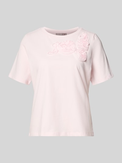 Produktfoto, Regular Fit T-Shirt mit floralem Besatz von Christian Berg Woman Selection in hellem Rosa mit Rundhalsausschnitt, elastischer Baumwoll-Mix.