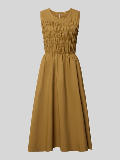 Produktfoto, Midikleid mit V-Ausschnitt Modell 'NETTI' von Soyaconcept, Damen Midikleid im Material-Mix mit Baumwoll-Anteil, Gerader-Schnitt, Rückenlänge 124 cm, Brustweite 43 cm, braune Farbgebung, strukturierte Oberfläche, schlichte A-Linien-Form.