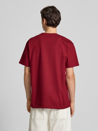Carhartt Work In Progress T-shirt z wyhaftowanym logo i okrągłym dekoltem Bordowy 5