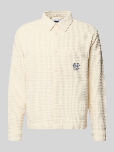 Produktfoto, Regular Fit Freizeithemd mit Logo-Stitching von REVIEW, cremefarben, Strukturmuster, Kentkragen, langärmlig, reine Baumwolle.