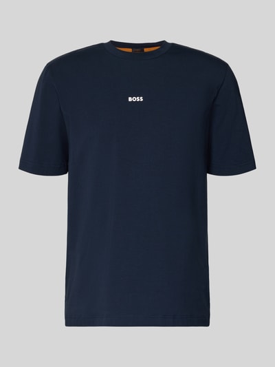 Produktfoto, T-Shirt mit Label-Print von BOSS aus Baumwoll-Elasthan-Mix in Dunkelblau, Regular-Fit, Rundhalsausschnitt, Rückenlänge 70 cm