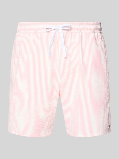 Produktfoto, Badeshorts aus Baumwoll-Mix von Lacoste in Rosa-Weiß mit feinen Streifen, Logo-Applikation, elastischem Bund und Taschen.