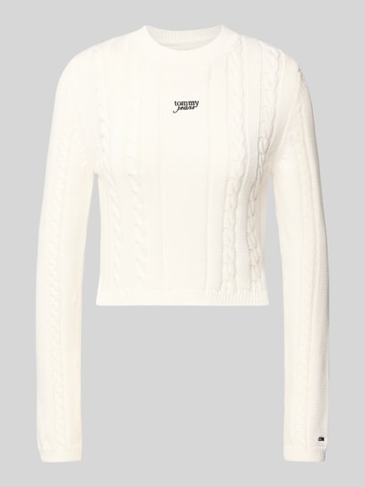 Produktfoto, Slim Fit Strickpullover aus reiner Baumwolle von Tommy Jeans in Optik: Unifarben, Strickoptik, mit Logo-Detail und Rundhals, Langarm, Ärmelabschluss und Rumpfabschluss gerippt, Materialverarbeitung: Strick