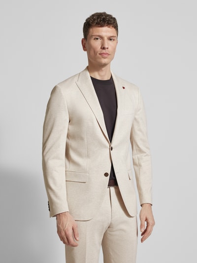 Männermodel trägt Regular Fit Blazer aus Viskose-Mix mit Zierbesatz von Roy Robson in Beige, feine Webstruktur, 2-Knopfleiste, Ganzkörperansicht von vorne.