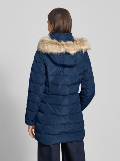 Tommy Hilfiger Płaszcz puchowy o kroju slim fit z odpinanym obszyciem z imitacji futra Granatowy 5