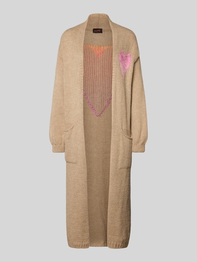 Produktfoto, Longcardigan mit Eingrifftaschen von miss goodlife aus Baumwoll-Alpaka-Mix in Beige mit rosafarbenem Herzmotiv, gerippte Abschlüsse, lockerer Schnitt
