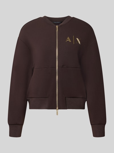 Produktfoto, Sweatjacke mit Label-Print von Armani Exchange in Dunkelbraun mit goldfarbenem Reißverschluss, weiche Textur, locker geschnitten, Viskose-Mix mit Stretch-Anteil, seitliche Eingrifftaschen, Vorderansicht