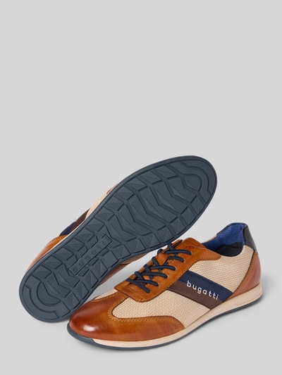 Produktfoto, Sneaker mit Schnürverschluss Modell 'Thorello' von bugatti aus Leder-Mix in Braun und Beige, strukturierte Sohle, Label-Detail