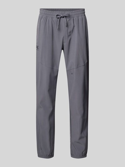 Produktfoto, Regular Fit Jogger mit Logo-Print Modell 'Vibe' von Under Armour in Grau, aus Elastischer-Material-Mix mit Eingrifftaschen und Elastikbund.