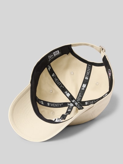 Produktfoto, Basecap aus Baumwolle mit Stitching von New Era, Beige mit schwarzem Innenband und verstärktem Schirm, Größenverstellbar, Reine Baumwolle