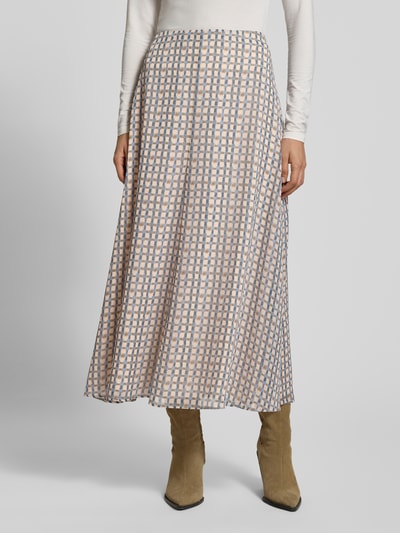 Frauenmodel trägt Midirock im Allover-Look von Jake*s Collection in Beige und Blau, A-Linien-Form, feine Textur, Nahaufnahme Unterkörper.