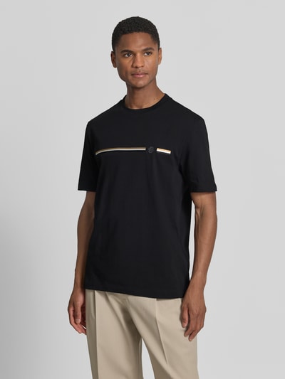 Mannenmodel draagt Regular Fit T-shirt uit puur katoen model 'C-TAUT 41' van BOSS, look: effen, regular fit, logoprint, ronde hals, korte mouw, jersey materiaalverwerking, voorkant volledig zichtbaar, bovenlichaam.