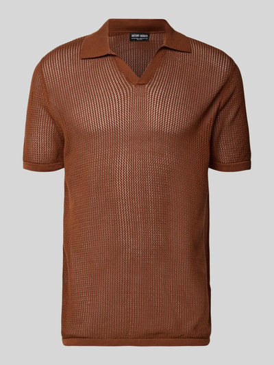 Produktfoto, Slim Fit Poloshirt mit V-Ausschnitt von Antony Morato in Braun, Baumwoll-Modal-Mix, halbe Ärmel, feine Struktur, Größe M 75 cm Rückenlänge.