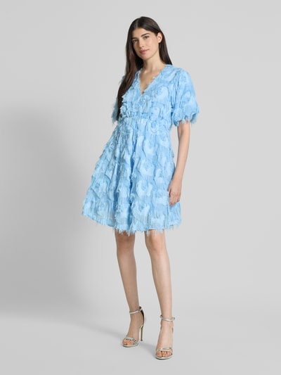 YAS Sukienka koktajlowa o długości do kolan z dekoltem w serek model ‘PAZYLLA’ Jasnoniebieski 1