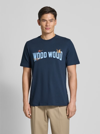 Wood Wood T-Shirt mit Label- und Motiv-Print Modell 'Bobby' Dunkelblau 4