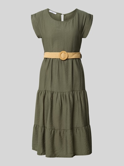 Produktfoto, Knielanges Kleid aus Viskose-Mix mit Kappärmeln Modell 'Li44neaa' von ZABAIONE in Olivgrün, Taillierter Schnitt, Gürtel mit Ringschließe, Rundhalsausschnitt, Materialstruktur sichtbar, Damen Kleid, Rückseitiger Schlüsselloch-Ausschnitt, Knielänge, modisch leicht fallend, Kontext: Damen Kleid von ZABAIONE, Viskose-Mix, Taillierter Schnitt, Knielänge, Modell 'Li44neaa', Rundhalsausschnitt, Kappärmel, Gürtel mit Ringschließe, Rückseitiger Schlüsselloch-Ausschnitt, Rückenlänge bei Größe S: 100 cm, Brustweite bei Größe S: 39 cm, Ärmellänge bei Größe S: 5 cm.