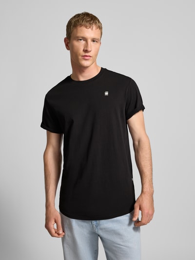 Männermodel draagt T-shirt met labeldetail van G-star, puur biologisch katoen, recht model, ronde hals, vaste mouwomslagen, ruglengte 76 cm, Ganzkörperansicht van voren.