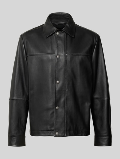 Produktfoto, Regular Fit Lederjacke Modell 'JOBAN' von BOSS Orange aus schwarzem Echtleder in Lederoptik mit Umlegekragen, einreihiger Knopfleiste, Eingrifftaschen, glatte Oberfläche, markante Nähte, schlichtes Design.