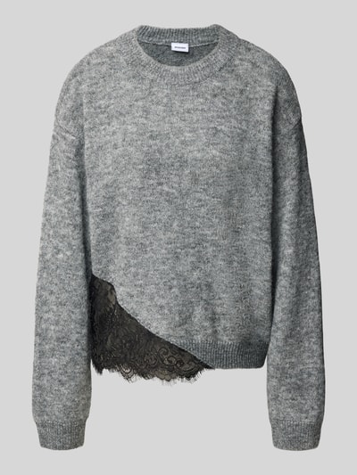 Produktfoto, Relaxed Fit Strickpullover aus elastischem Woll-Mix von NOISY MAY, Modell 'PRESTON', grau meliert, Spitzen-Detail am Saum, elastische Abschlüsse, weiche Textur