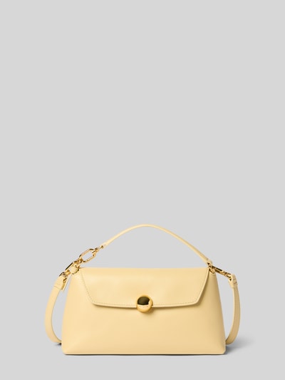 Productfoto, Shoulder Bag aus echt leer Model 'SFERA' van FURLA in lichtgeel met goudkleurige details, hoofdvak met overslag en magneetsluiting, verstelbare schouderband, afneembare draagriem, vakken voor pasjes binnenin, breedte 24 cm, lengte 14 cm, diepte 9 cm, bandlengte 88 cm