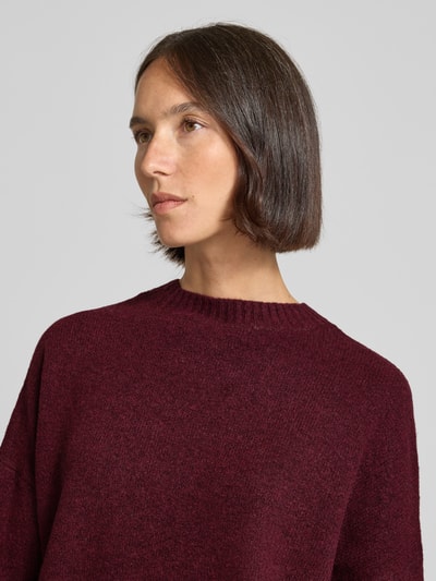 Vero Moda Sweter o kroju relaxed fit z dodatkiem wełny model ‘BOOM’ Ciemnoczerwony melanż 3
