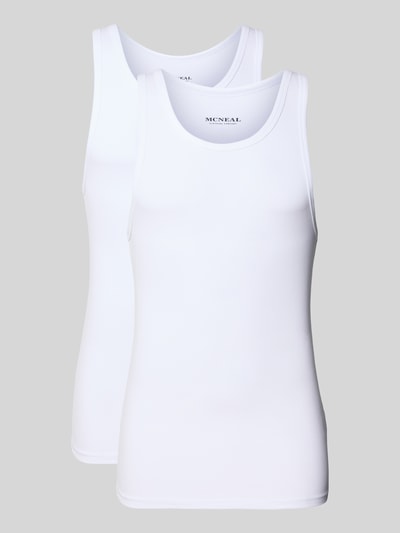 Produktfoto, Unterhemd mit Rundhalsausschnitt von MCNEAL aus Baumwoll-Elasthan-Mix in Weiß, Slim-Fit, glatte Oberfläche, Vorderansicht.