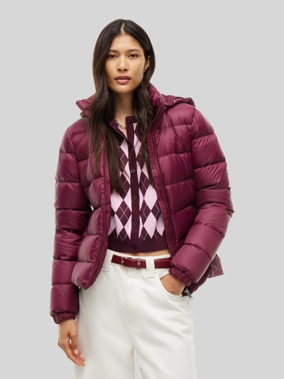 Tommy Jeans kurtka puchowa krój regular fit ze sztucznego futra Bordowy 4