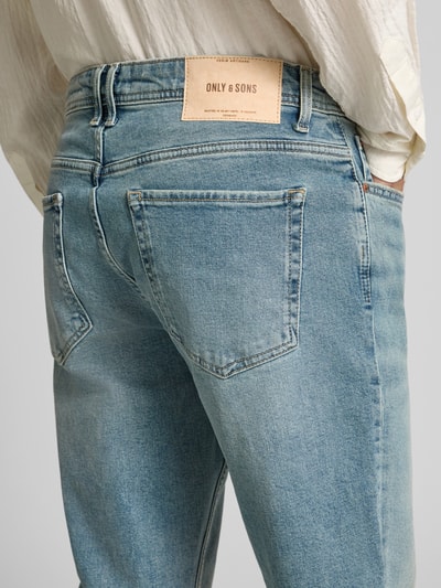 Only & Sons Jeansy o kroju straight fit z mieszanki bawełny model ‘EDGE PERFORMACE’ Jasnoniebieski 3
