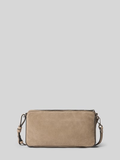 Produktfoto, Crossbody Bag aus echtem Leder Modell 'CLARICE' von LIEBESKIND BERLIN in Beige mit glatter Textur, Reißverschluss und Logo-Detail, rechteckige Form, Größe 26x14x7 cm, Schulterriemen 128 cm
