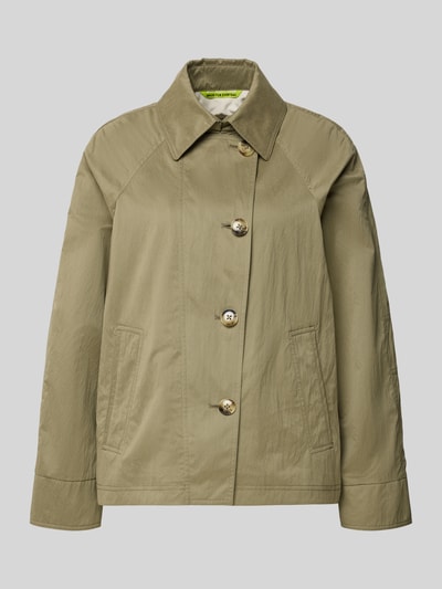 Produktfoto, Jacke mit seitlichen Eingrifftaschen und Kentkragen von Fuchs Schmitt, prosty krój, kołnierzyk typu kent, listwa guzikowa, raglanowe rękawy, wpuszczane kieszenie, długość tyłu w rozmiarze 36: 64 cm, szerokość ramion w rozmiarze 36: 38 cm, szerokość klatki piersiowej w rozmiarze 36: 51 cm, długość rękawów w rozmiarze 36: 44 cm, khaki, gładka tekstura, kwadratowy kształt.
