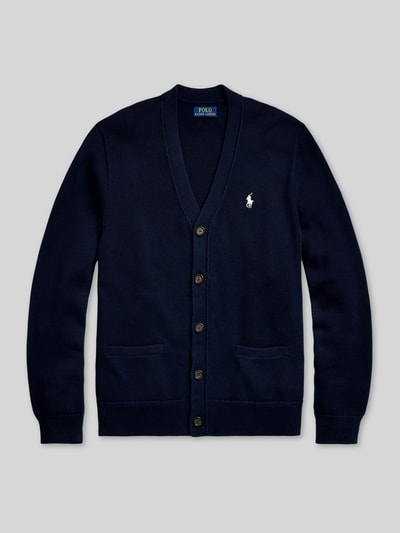 Produktfoto, dunkelblaue Regular Fit Strickjacke aus reiner Baumwolle von Polo Ralph Lauren mit V-Ausschnitt, Knopfleiste und Logo-Stitching, feine Stricktextur, zwei Eingrifftaschen, Ärmel und Saum gerippt