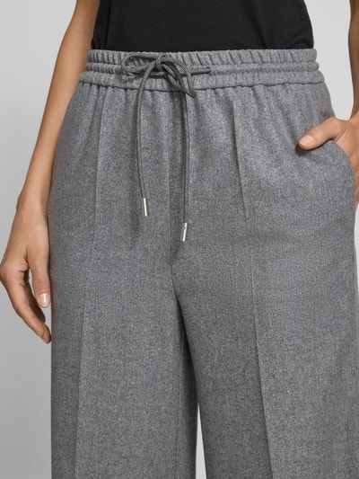 BOSS Spodnie materiałowe z szerokimi nogawkami z mieszanki wełny i lyocellu model ‘TAVITE’ Jasnoszary 3