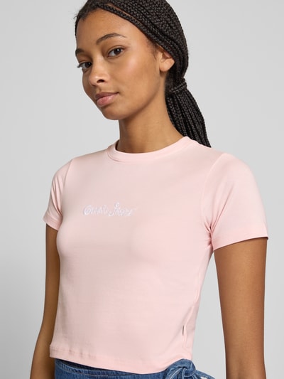 Guess Jeans Cropped T-Shirt mit Label-Stitching Rosa 3