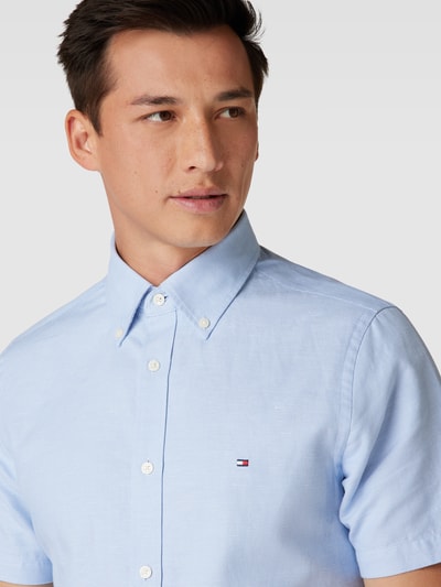 Tommy Hilfiger Koszula casualowa z kołnierzykiem typu button down model ‘DOBBY’ Jasnoniebieski 3