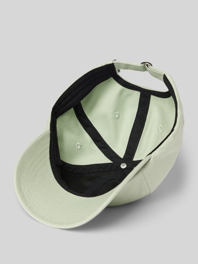 Produktfoto, Basecap aus reiner Bio-Baumwolle Modell 'Yenaas' von Armedangels, Optik: Unifarben, Logo-Stitching, verstellbarer Riegel, feine glatte Textur, Damen Accessoire