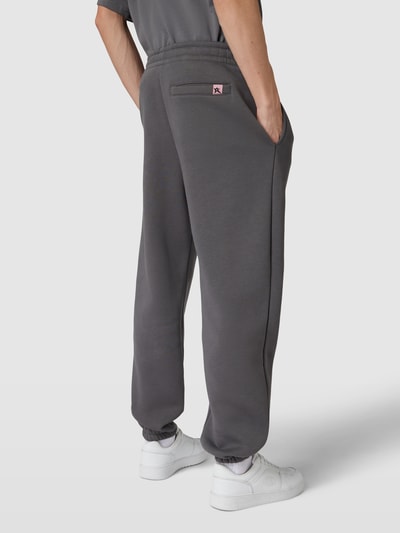 REVIEW Sweatpants mit Label-Strasssteinbesatz Dunkelgrau 5