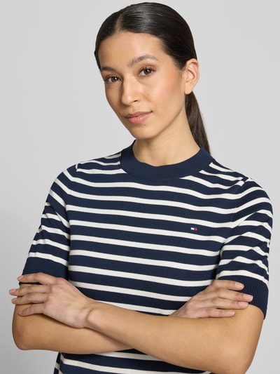 Tommy Hilfiger Sweter z dzianiny o kroju regular fit z mieszanki bawełny Granatowy 3