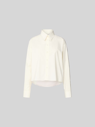 Produktfoto, Regular Fit Hemdbluse aus Baumwolle von MM6 Maison Margiela in Creme mit Hemdblusenkragen und Knopfleiste, langärmelig, 72 cm Rückenlänge, glatte Oberfläche, minimalistische Optik