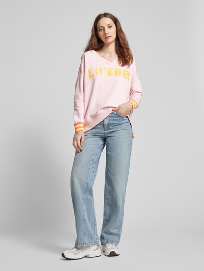 miss goodlife Sweatshirt mit Statement-Print Modell 'L(I)EBE' in neon rosa Rosa 1