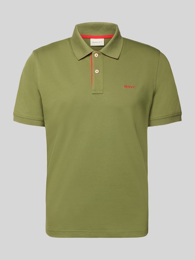 Produktfoto, Regular Fit Poloshirt mit Logo-Stitching von Gant aus elastischem Baumwoll-Mix in Olivgrün mit Polokragen und kurzen Ärmeln.