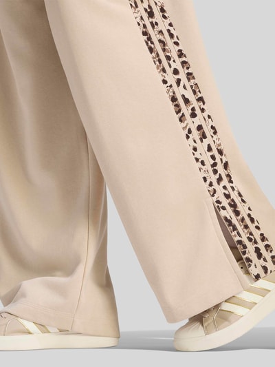 adidas Sportswear Loose Fit Sweathose aus Baumwoll-Mix Sand 5