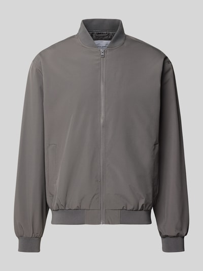 Produktfoto, Bomberjacke mit seitlichen Eingrifftaschen Modell 'CHARGE' von Jack & Jones in Grau, Reißverschluss, gerippte Abschlüsse, Straight Fit