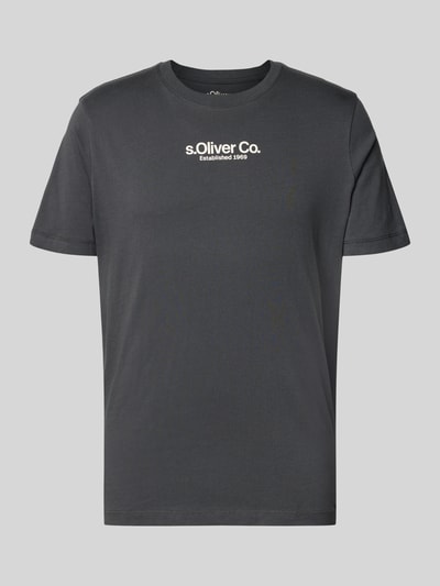 Produktfoto, Regular Fit T-Shirt aus reiner Baumwolle von s.Oliver RED LABEL, Optik: Unifarben, Passform: Regular-Fit, Applikation: Label-Schriftzug, Rundhals-Ausschnitt, Ärmelform: Kurzarm, Materialverarbeitung: Jersey, Material: reine Baumwolle, Farbe: dunkelgrau, weiche Oberfläche