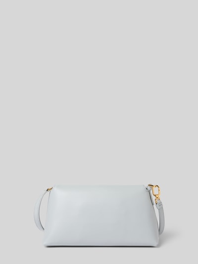 Produktfoto, torba na ramię Umhängetasche mit Label-Detail Modell 'SFERA' von FURLA, jasnoszary kolor, złoty detal z logo, prostokątny kształt, gładka tekstura, główna przegroda z brzegiem i zapięciem na zatrzask, regulowany pasek na ramię, Szerokość w rozmiarze 1: 23 cm, długość w rozmiarze 1: 14 cm, głębokość w rozmiarze 1: 9 cm, długość paska: 110 cm