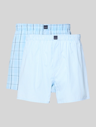 Produktfoto, Boxershorts mit elastischem Bund im 2er-Pack von Christian Berg Men aus reiner Baumwolle im lockeren Schnitt mit Label-Detail, helle Blautöne mit Streifen- und Karomuster, glatte Textur