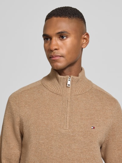 Tommy Hilfiger Bluza z kołnierzem o kroju regular fit z czystej wełny Camel 3