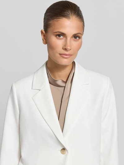 Modelka kobieca nosi Regular Fit Kurzblazer mit 1-Knopf-Verschluss von s.Oliver BLACK LABEL, efekt: jednolity kolor, krój regular fit, kołnierz z połami, zapięcie na 1 guzik, długi rękaw, zakończenie rękawów: z rozcięciem, ujęcie: zbliżenie na górną część ciała